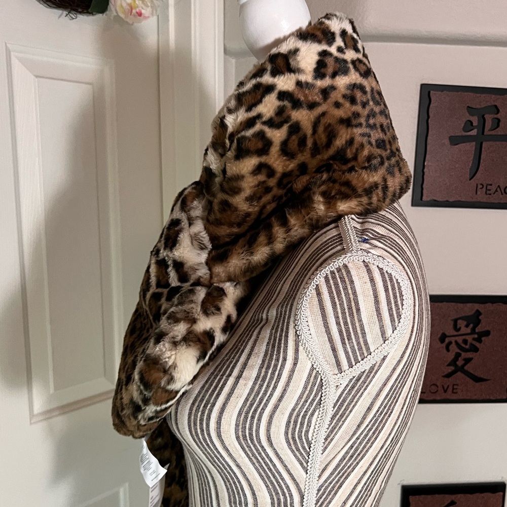 CAbi NWT $69 Brown Leopard Bundle Up One Size Wrap scarf - Picture 6 of 14